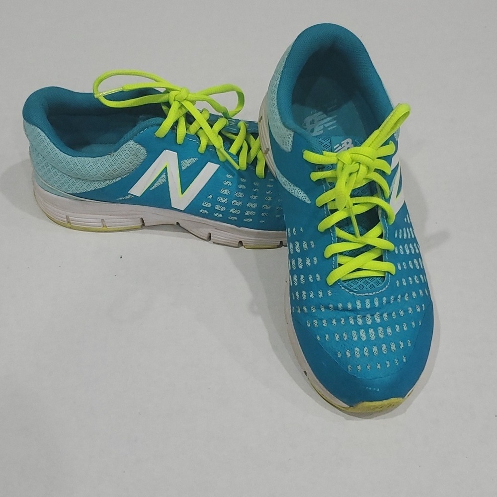 New Balance 775 Size 6